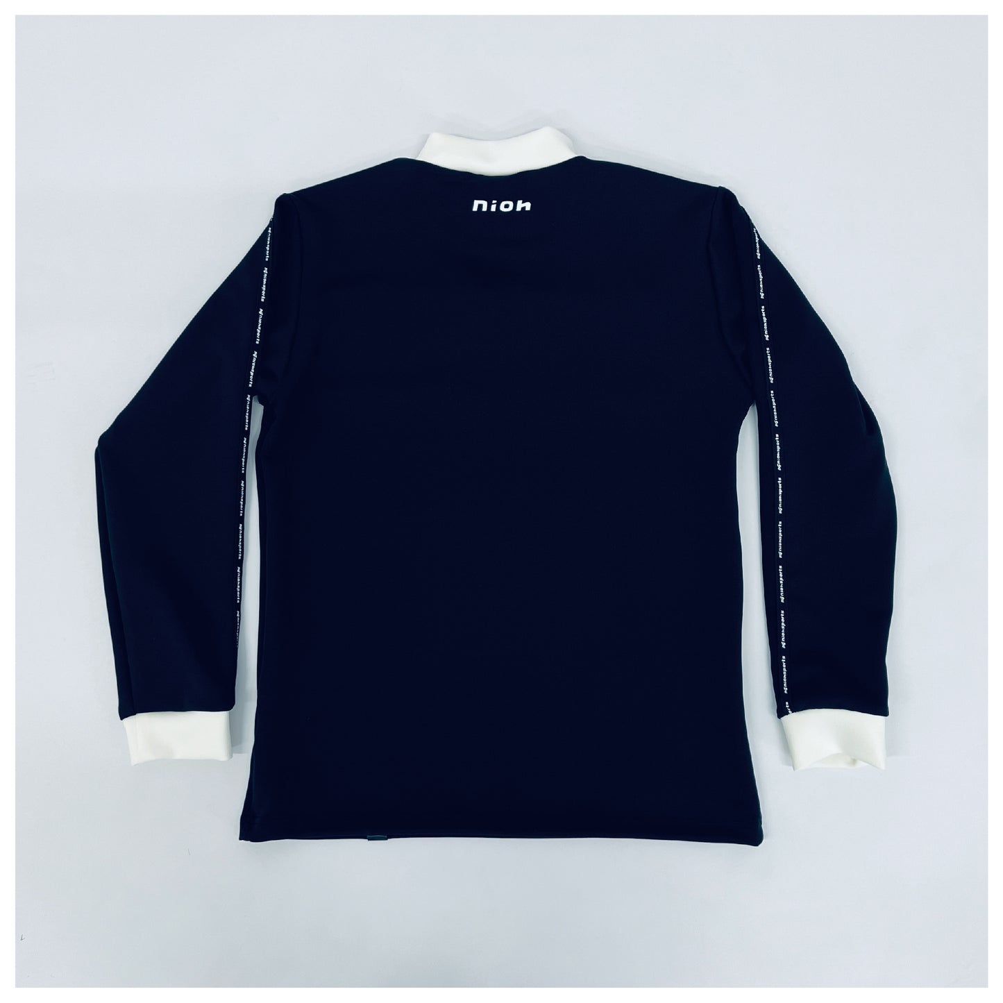 メンズ ダンボールニット ホリゾンタルロゴ ロングスリーブモックネックシャツ / ブラック