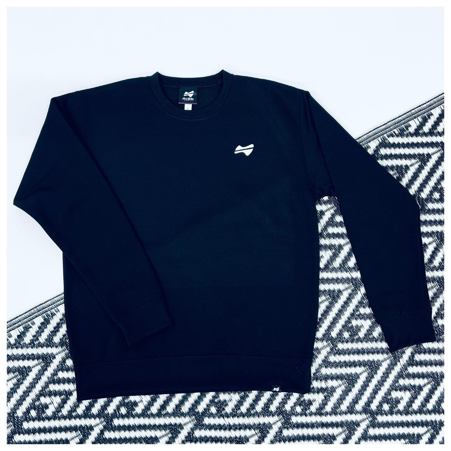 niohsportsLIGHT series ユニセックス裏起毛ウォームスウェットシャツ ポイントロゴ / ブラック