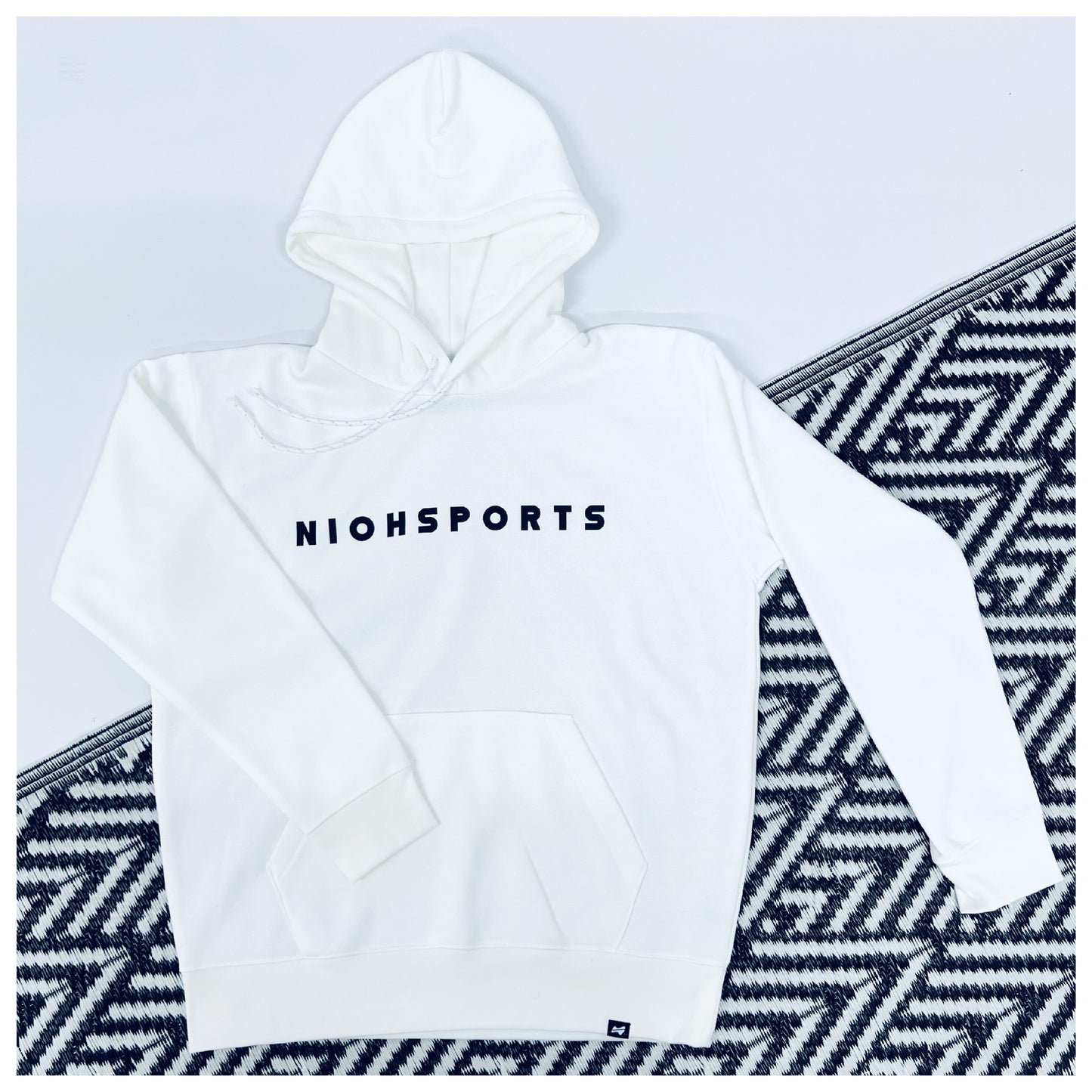 niohsportsLIGHT series ユニセックス裏起毛ウォームパーカー スタンダードロゴ / ホワイト