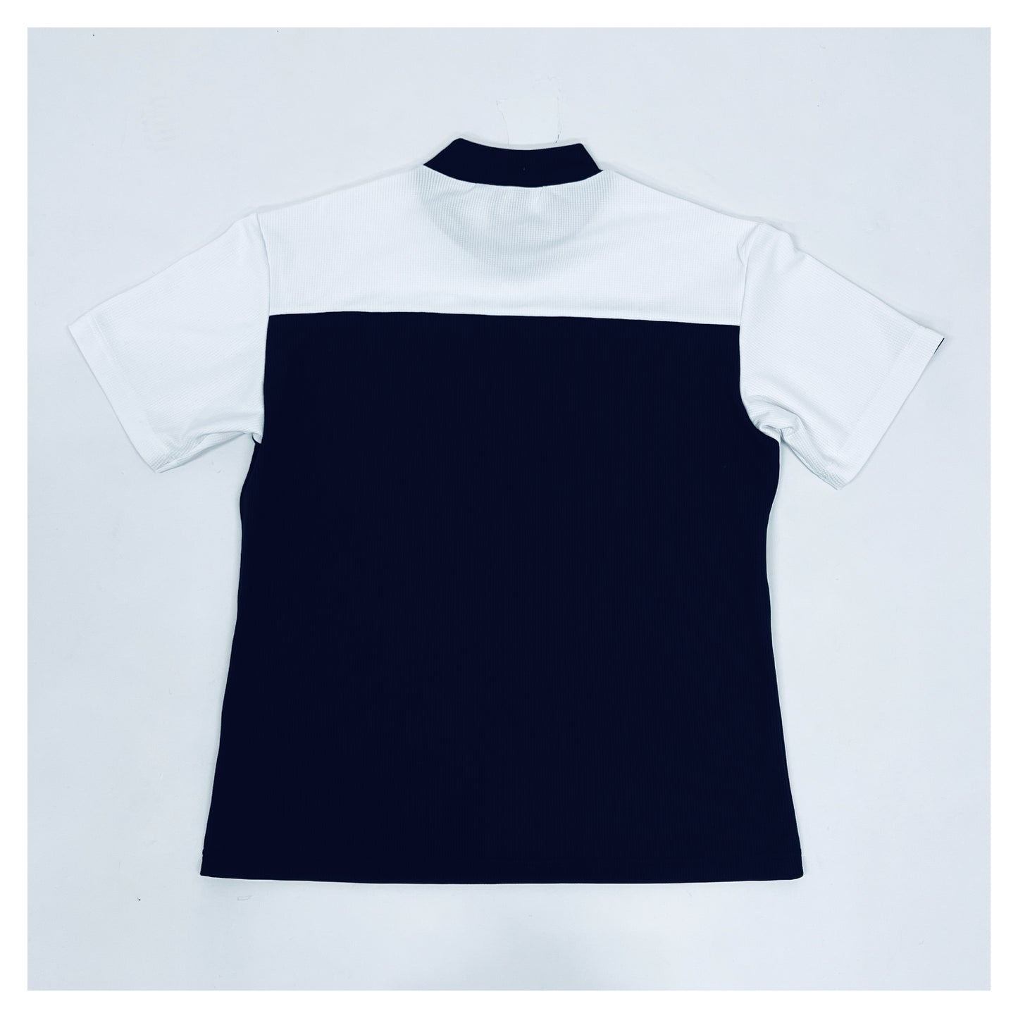 【2024年4月新発売】メンズ シンプルバイカラー モックネックシャツ　/　ブラック