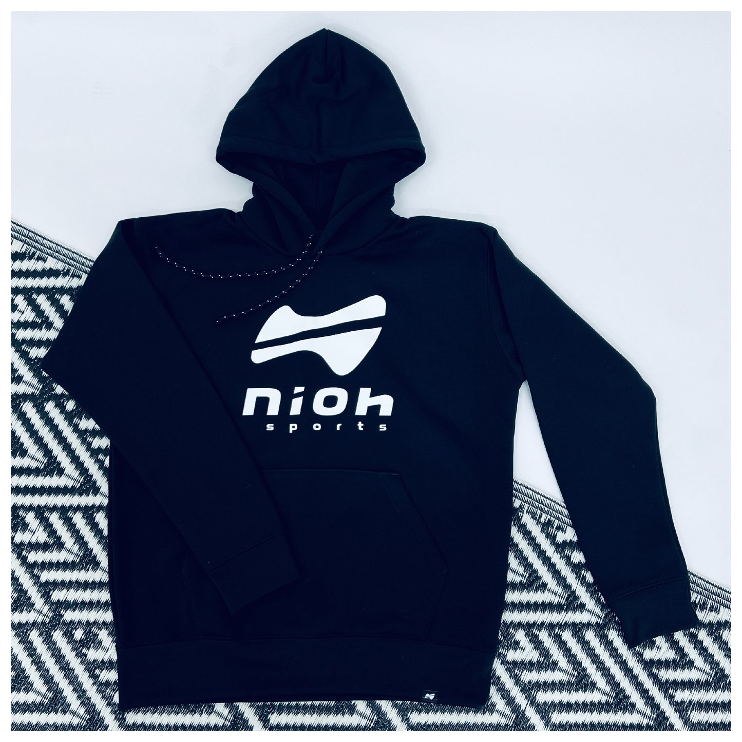 niohsportsLIGHT series ユニセックス裏起毛ウォームパーカー ビッグロゴ　/　ブラック