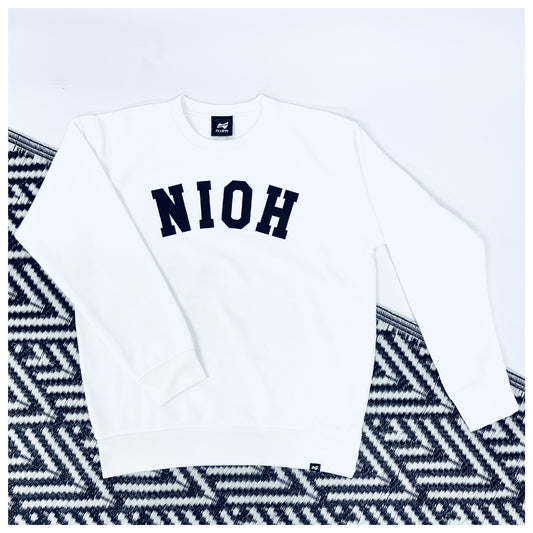 niohsportsLIGHT series ユニセックス裏起毛ウォームスウェットシャツ アーチロゴ　/　ホワイト